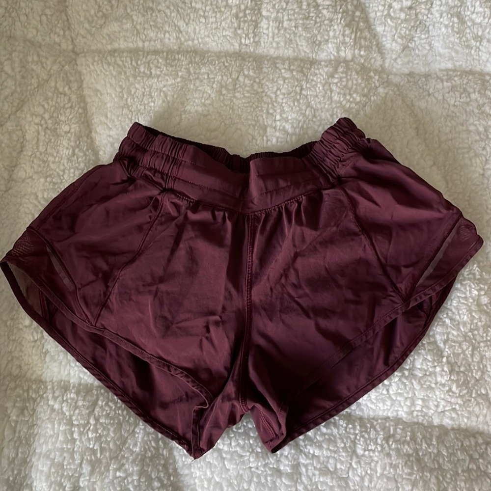 Lululemon hotty hot shorts 2.5 inch